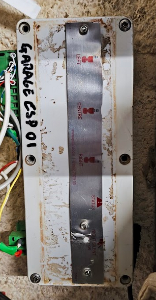 I was lucky enough to score a big box full of these things at a local auction for a quid. They’re about 250x100mm by about 50mm deep - lots of space and made of aluminium so really strong.