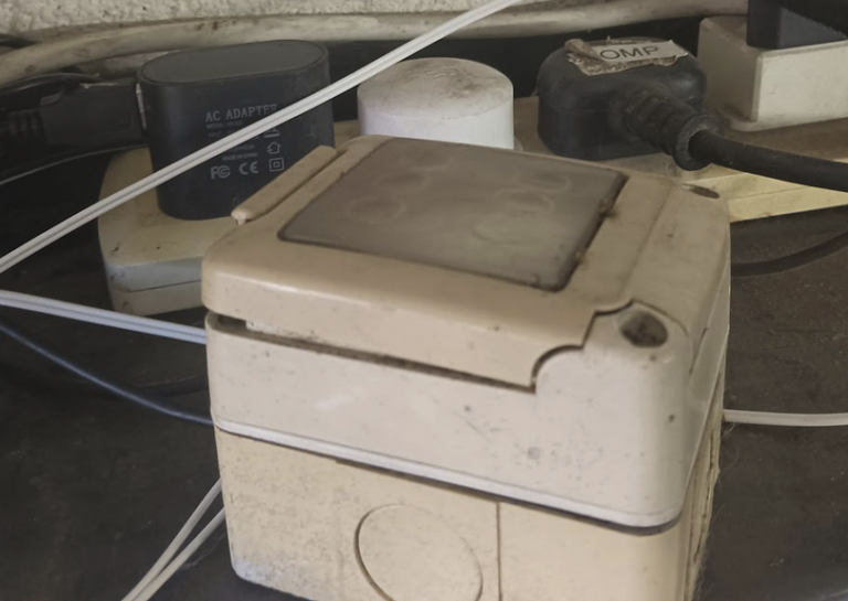 Inside this scruffy thing lies the ESP8266, honest! Next time I’ll take better photos