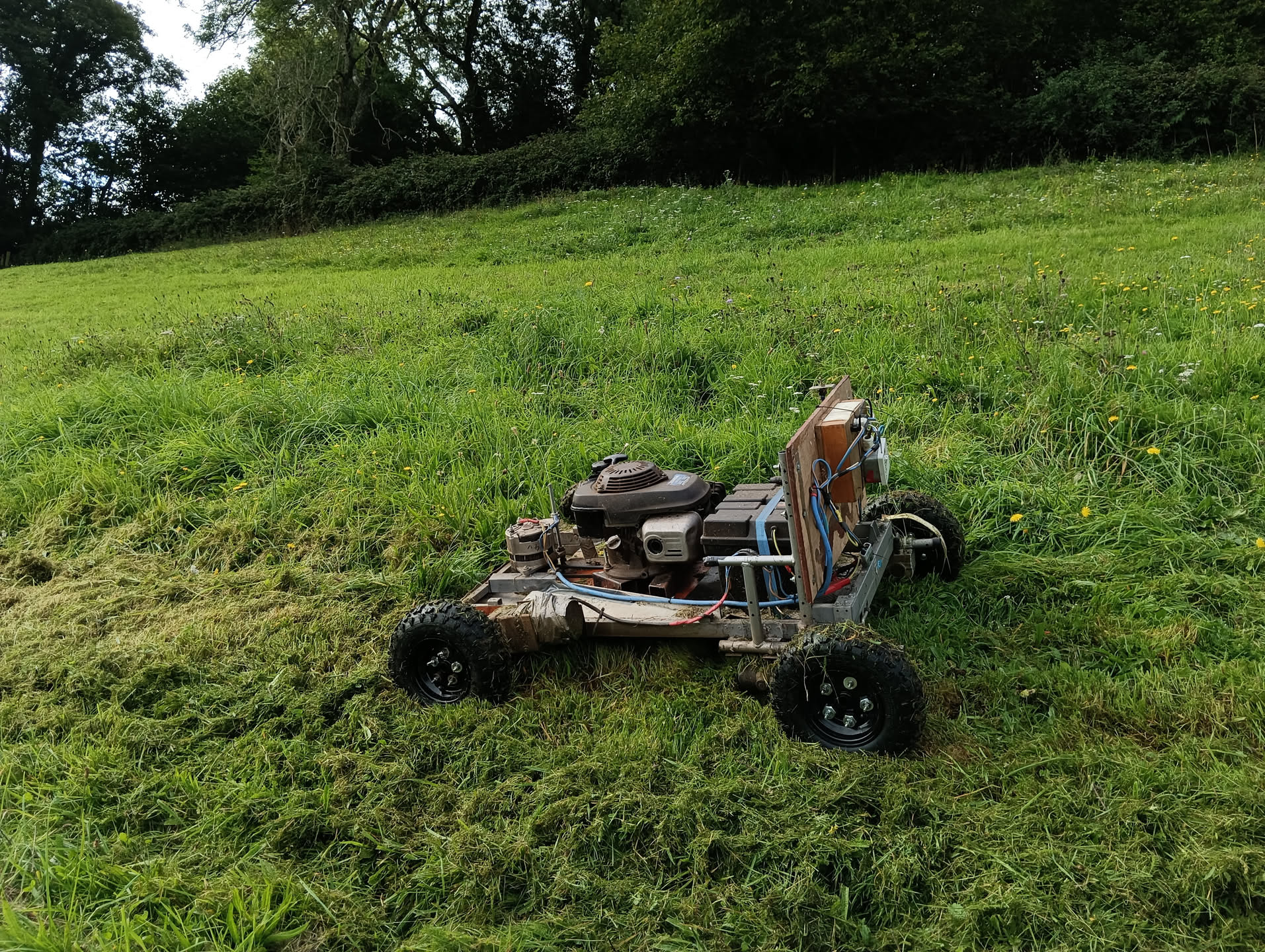 Four motors. Alternator. This was the first shape that worked well on the steep